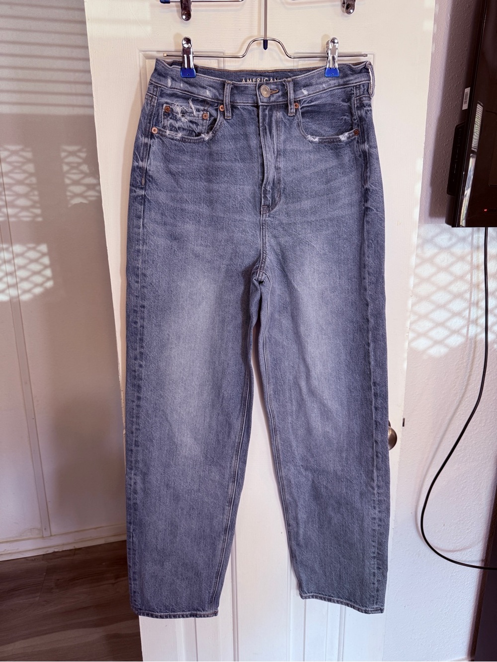 American Eagle Outfitters High-Rise Straight Leg Jeans - Light Blue Wash